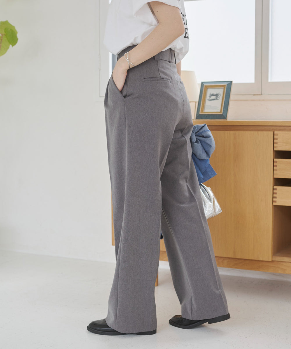 タックストレートスラックス