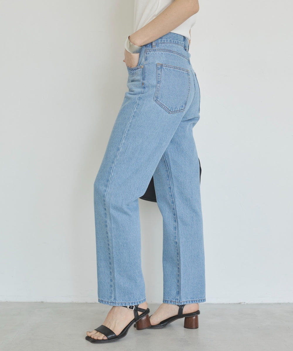 ストレートデニムパンツ