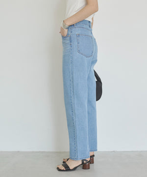 ストレートデニムパンツ
