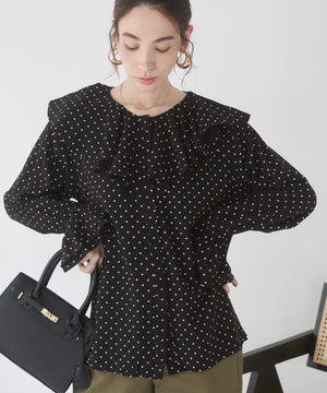 ラッフルブラウス