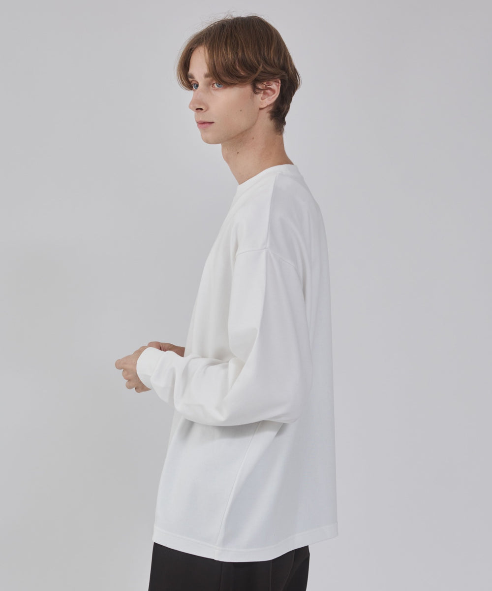 ホワイト モデル：178cm L着用