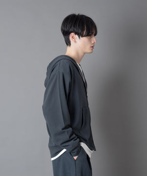 チャコール モデル：180cm L着用