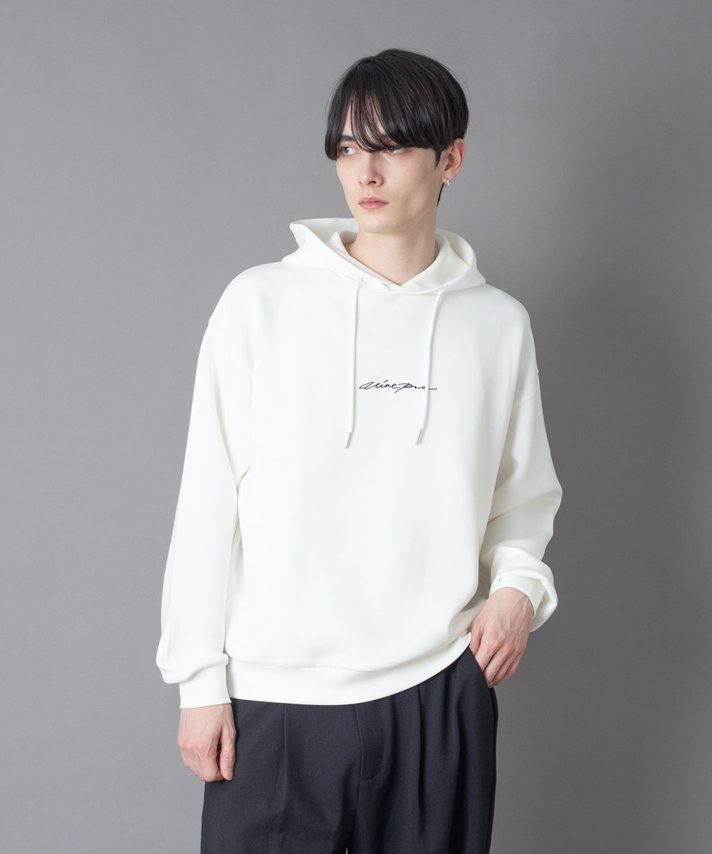 ホワイト モデル：180㎝　L着用
