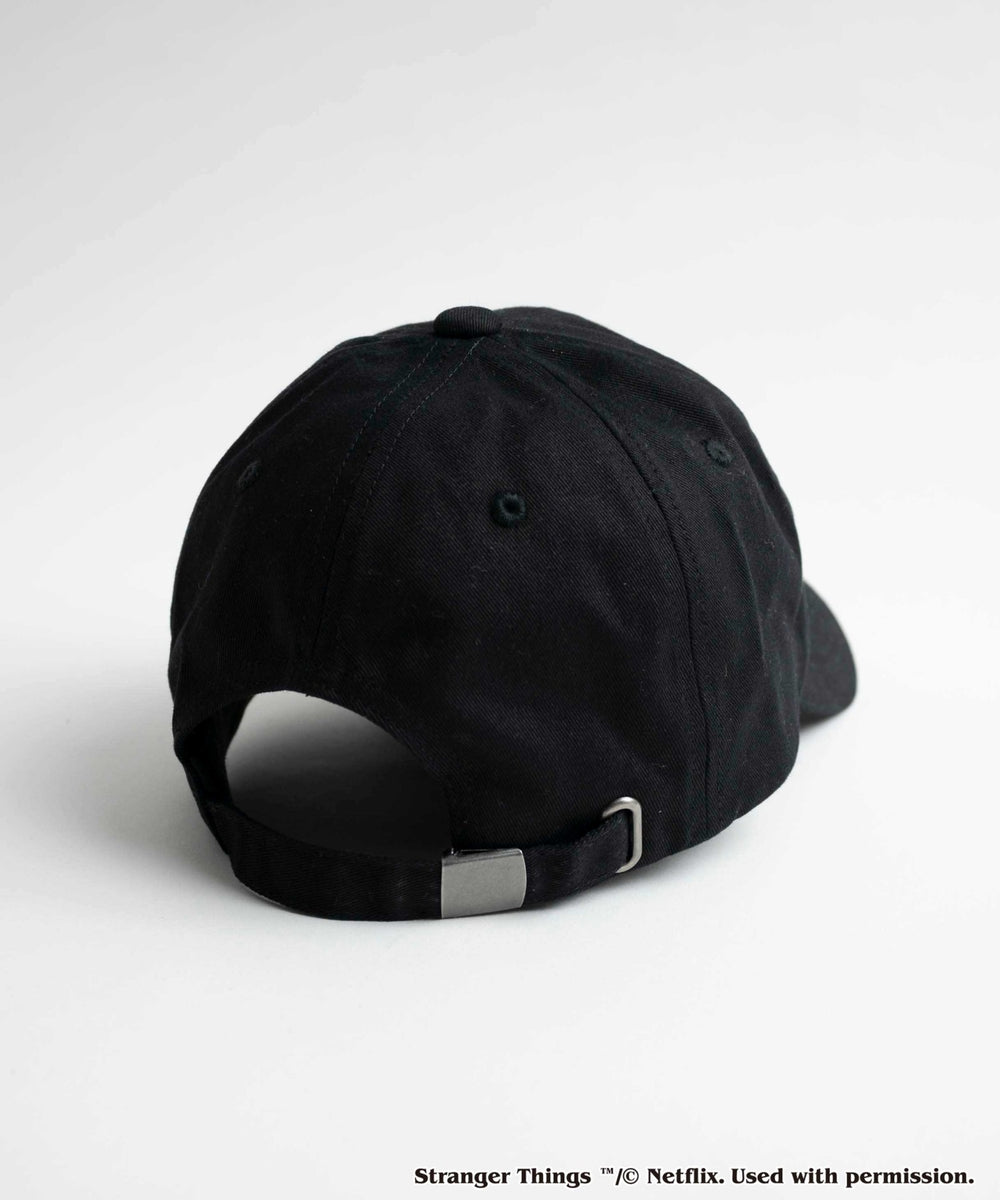 STRANGER　THINGSロゴ刺繍キャップ