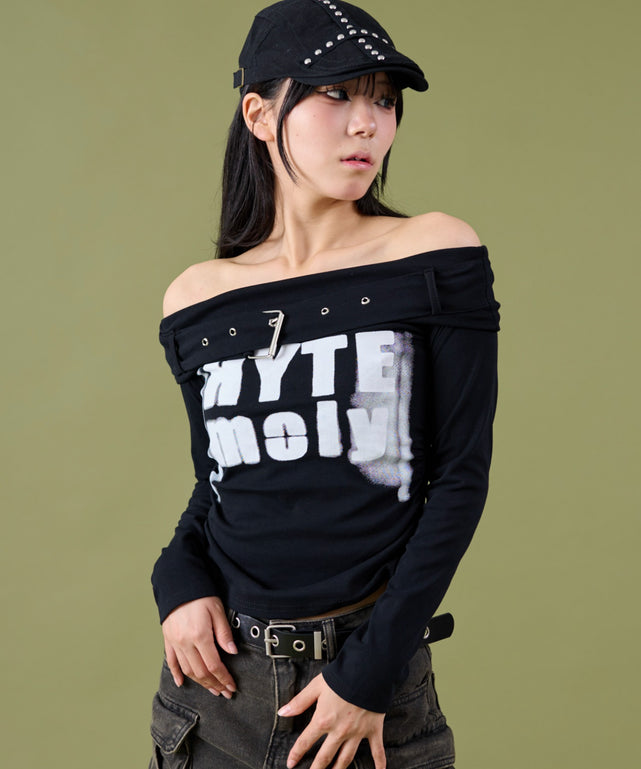 ベルトロゴオフショルTOP/ブラック モデル：160cm F着用