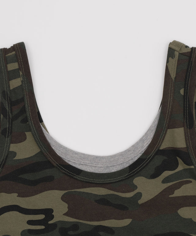 カーキ