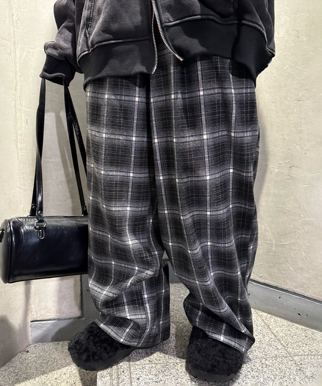 チェックワイドパンツ/ブラック モデル：160㎝ FREE着用