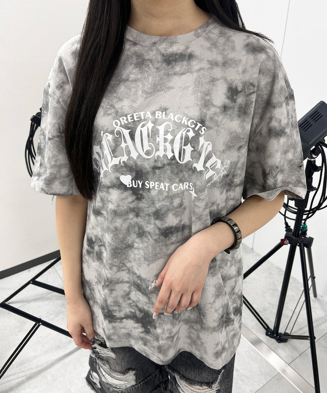 ゴシックロゴタイダイビッグT/グレー モデル：154㎝ FREE着用