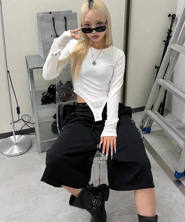 ホワイト モデル：160㎝ F着用