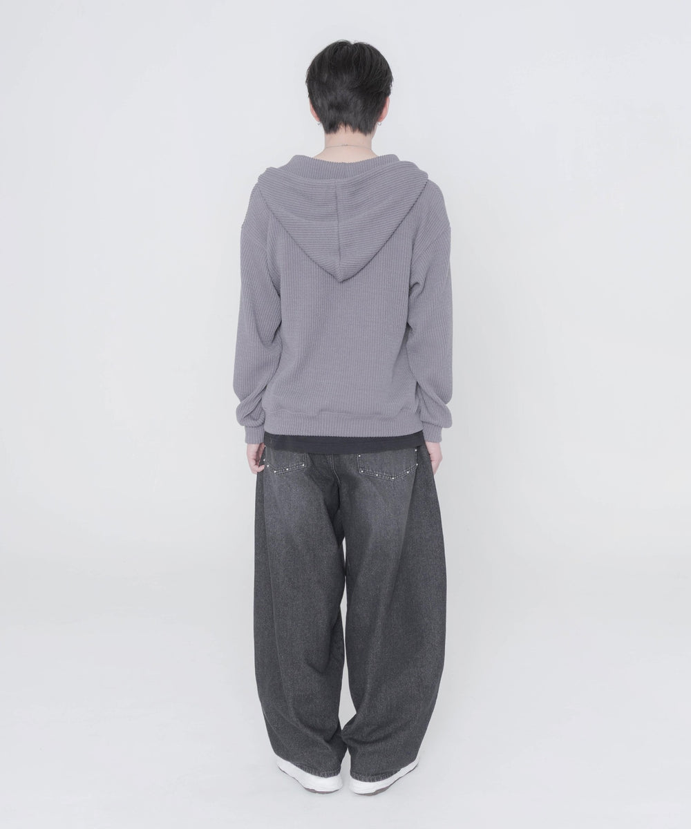 チャコール モデル:178cm F着用