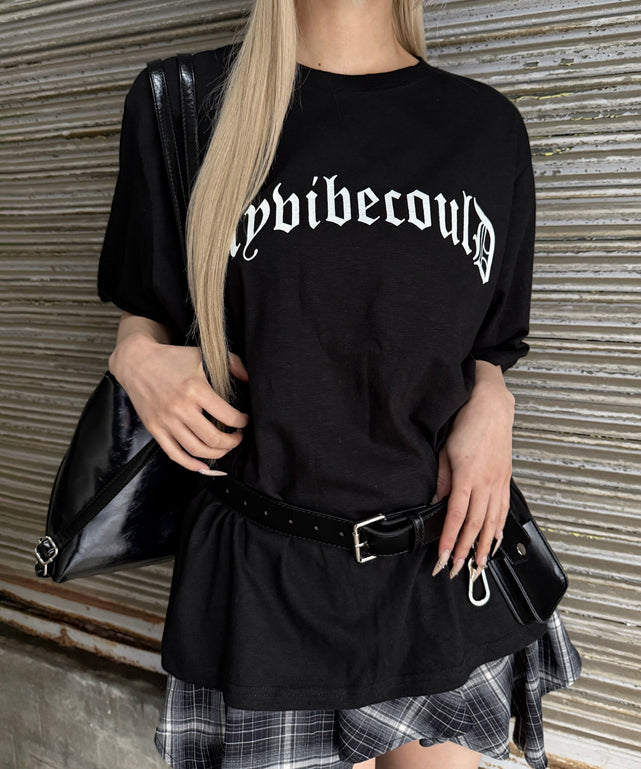 ゴシックロゴビッグTシャツ/ブラック モデル：168㎝ F着用
