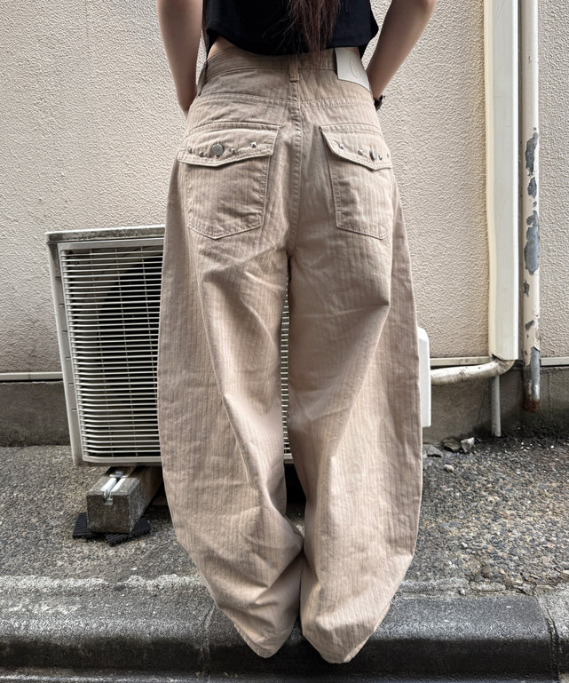 ベージュ モデル：159cm S着用