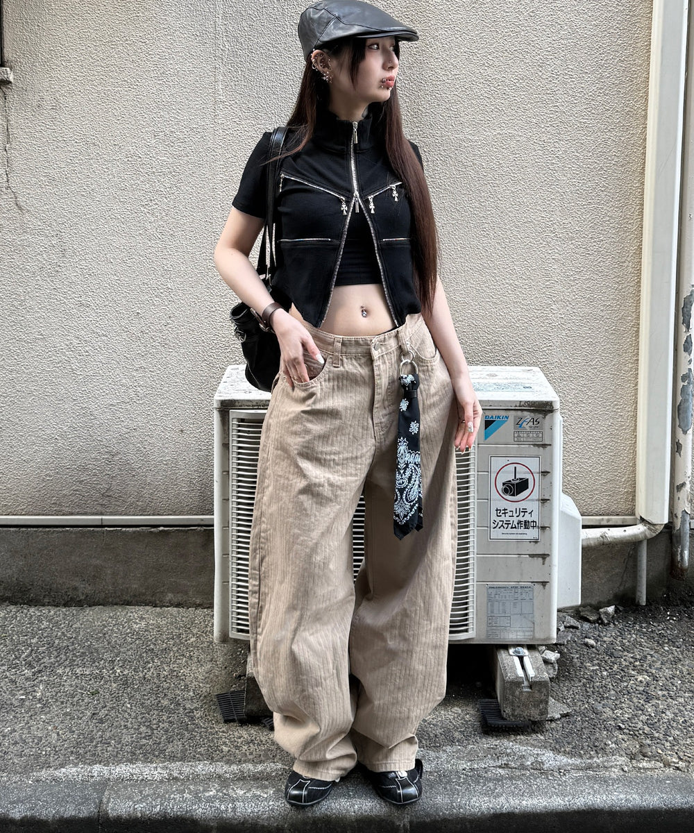 ベージュ モデル：159cm S着用