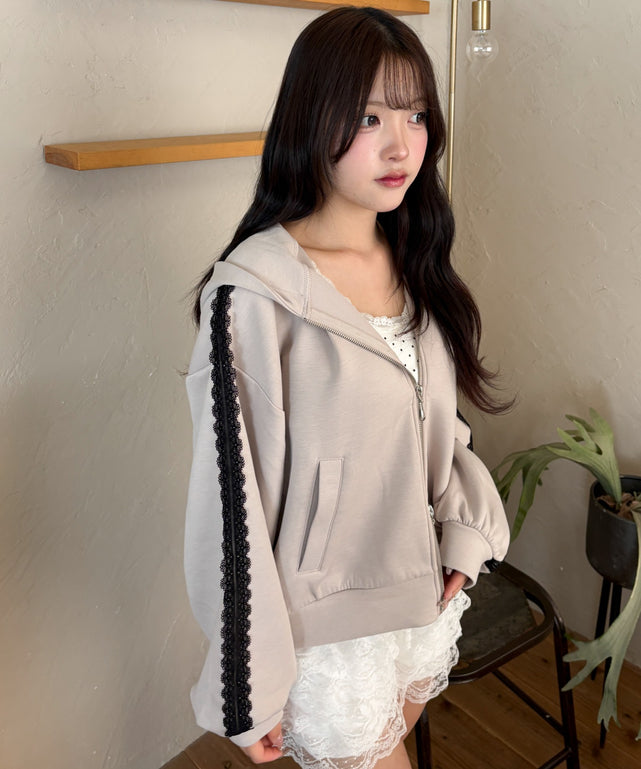 ベージュ モデル：155cm F着用