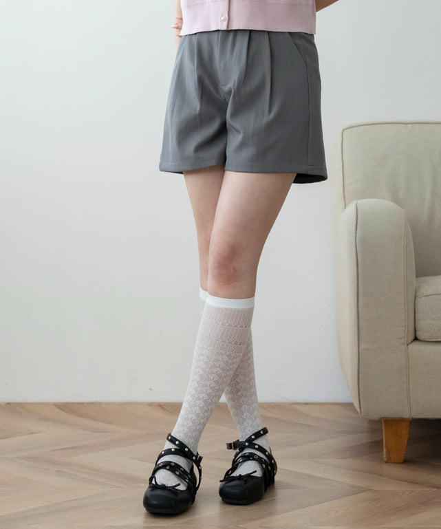 タックショートパンツ/グレー モデル：155cm F着用
