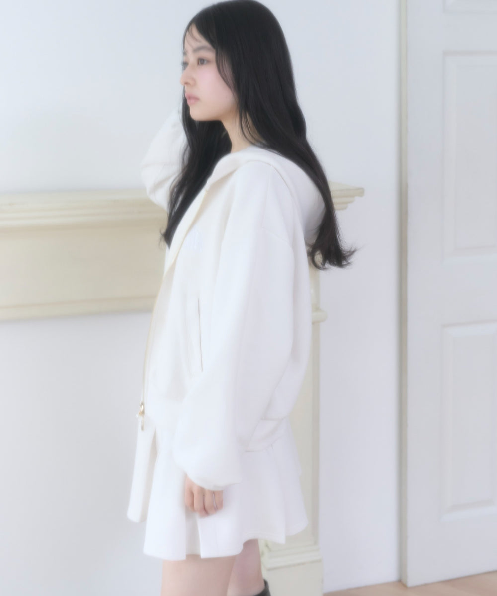 ホワイトアイボリー モデル：160cm F着用