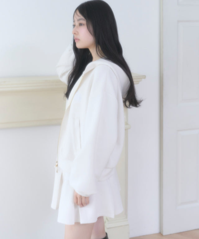ホワイトアイボリー モデル：160cm F着用