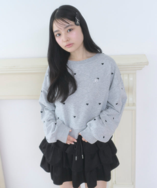 ハート総柄刺繡スウェット/杢グレー モデル：160cm F着用