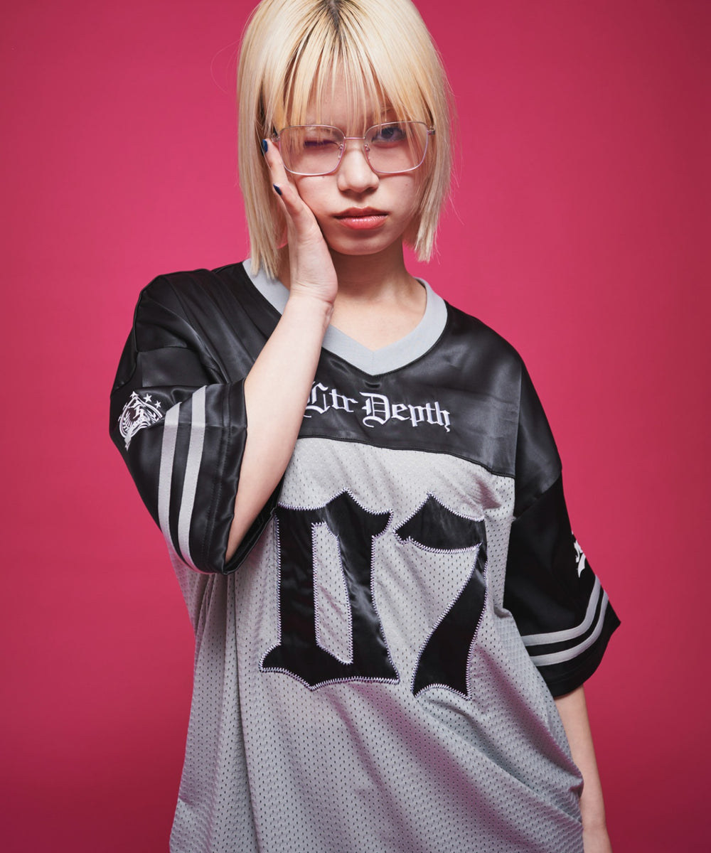 グレー モデル：165cm M着用