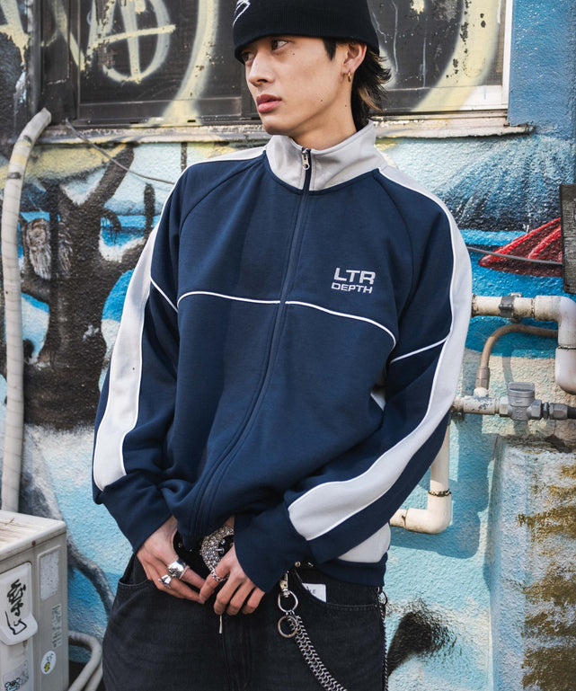 ネイビー　モデル:180cm L着用