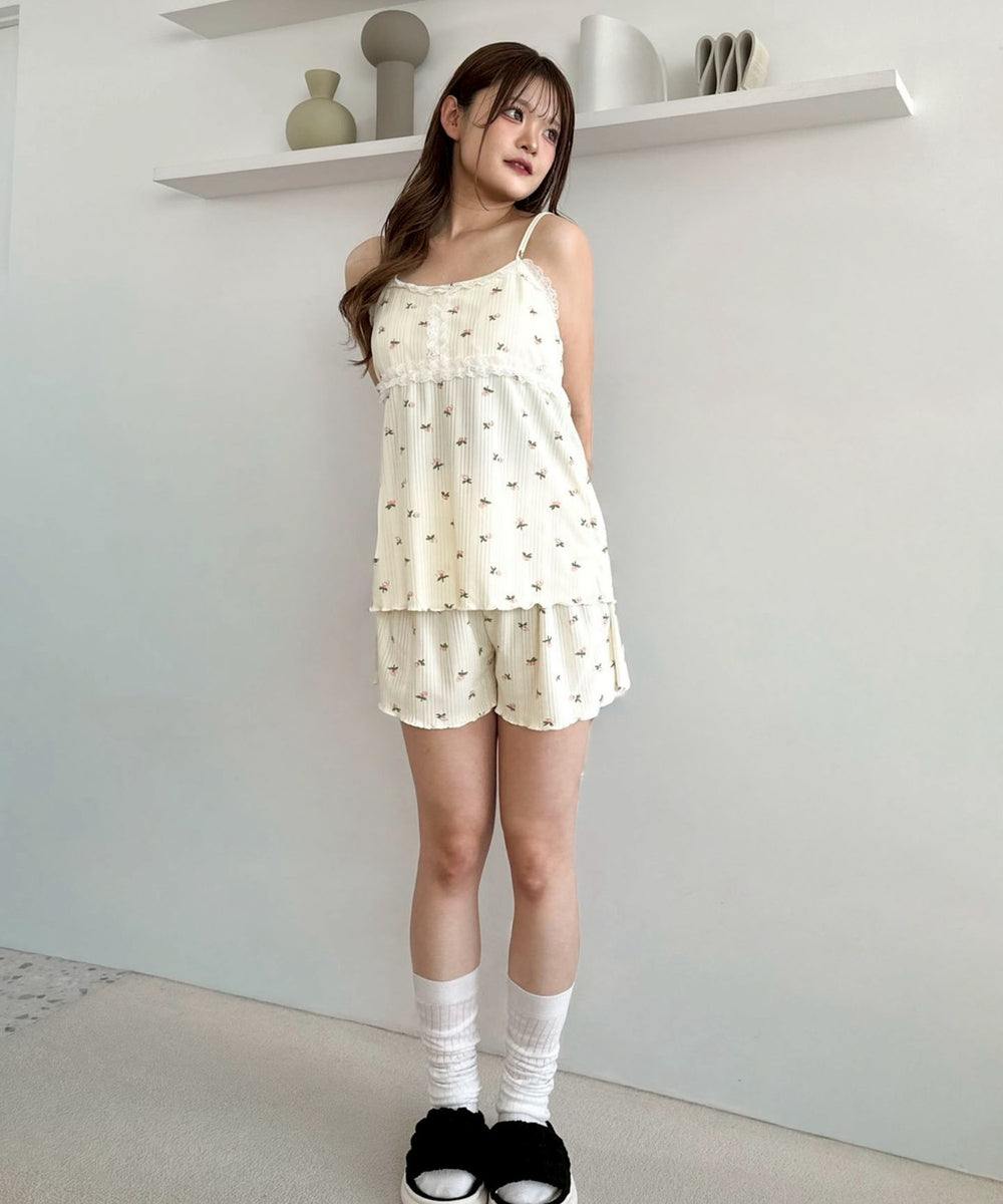 柄２：小花　モデル：160cm F着用