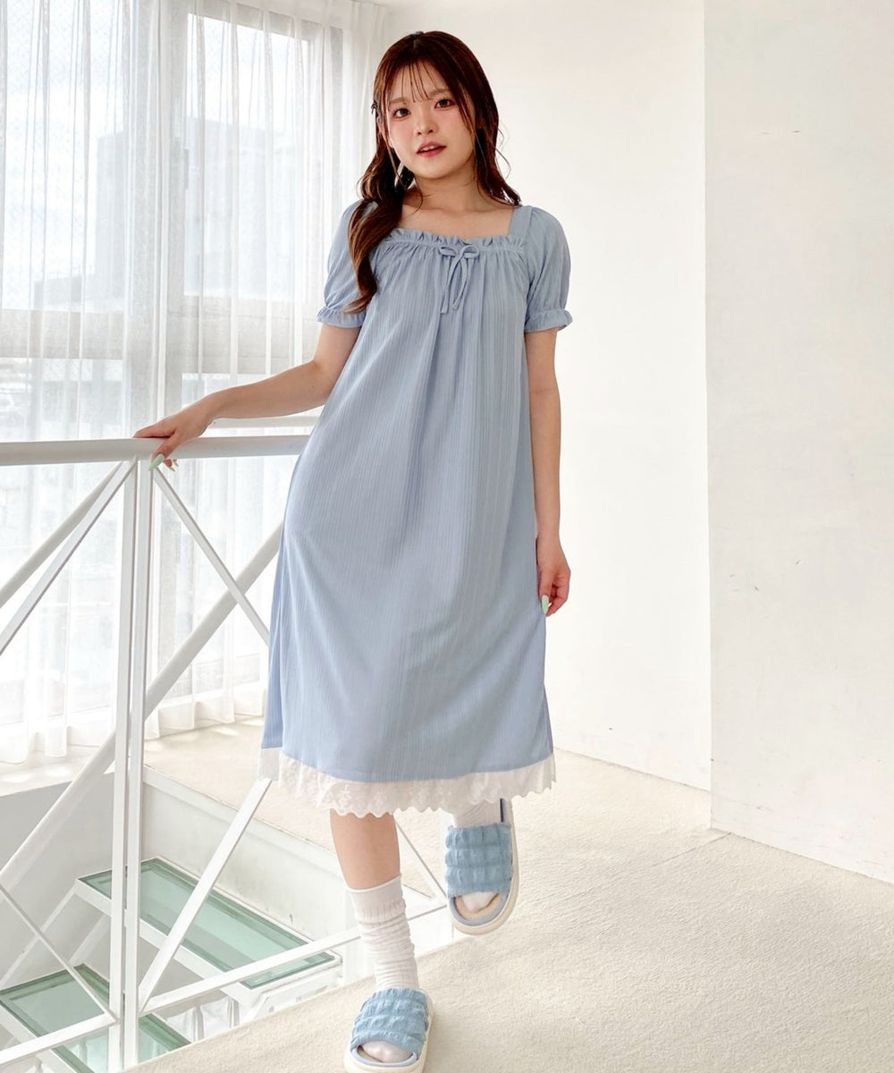 サックス　モデル：160cm F着用