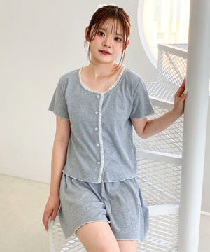 グレー　モデル：160cm F着用