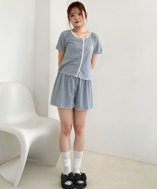 グレー　モデル：160cm F着用
