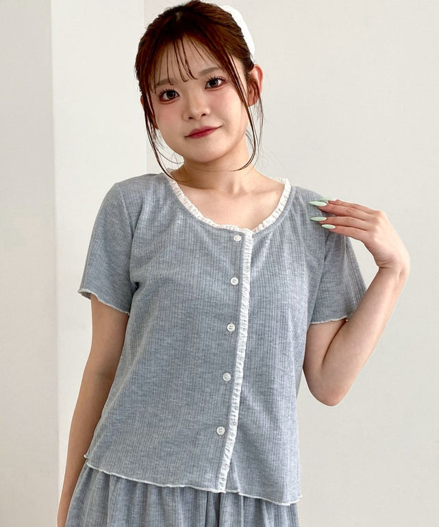 グレー　モデル：160cm F着用