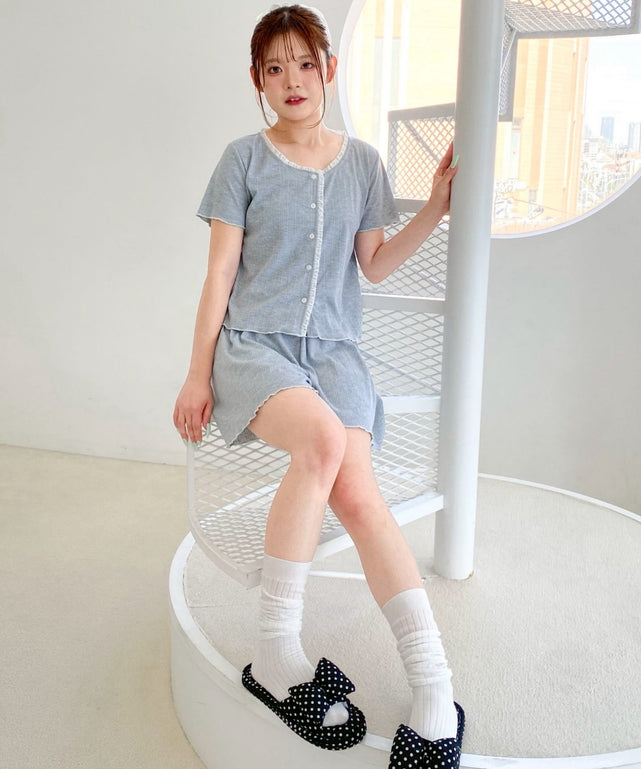 グレー　モデル：160cm F着用