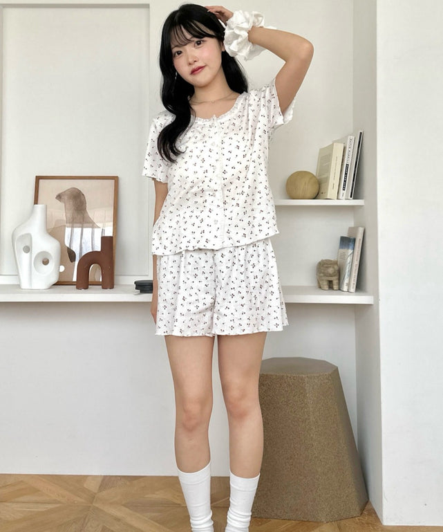 柄３：チェリー　モデル：155cm F着用