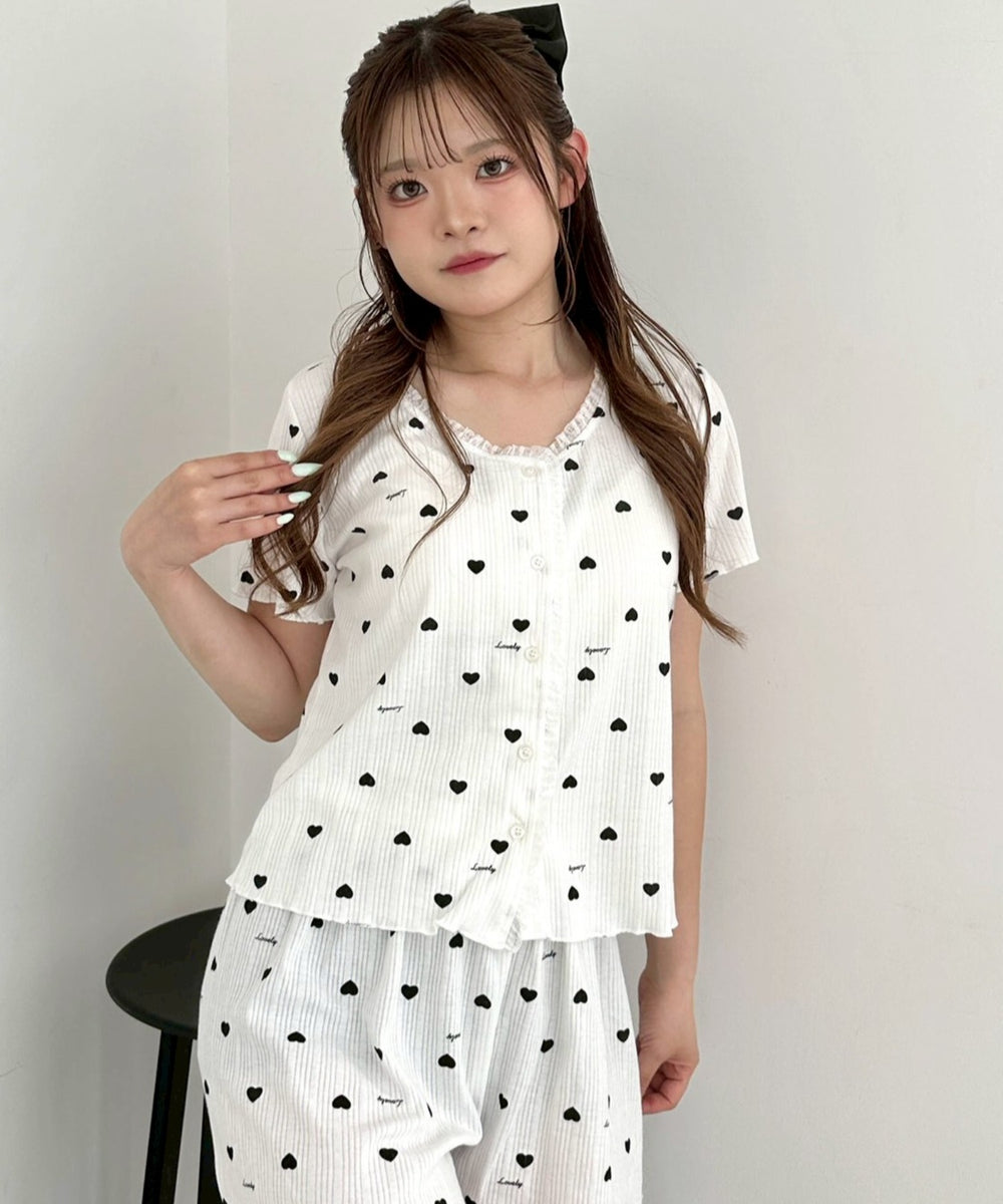 柄１：ハートロゴ　モデル：160cm F着用