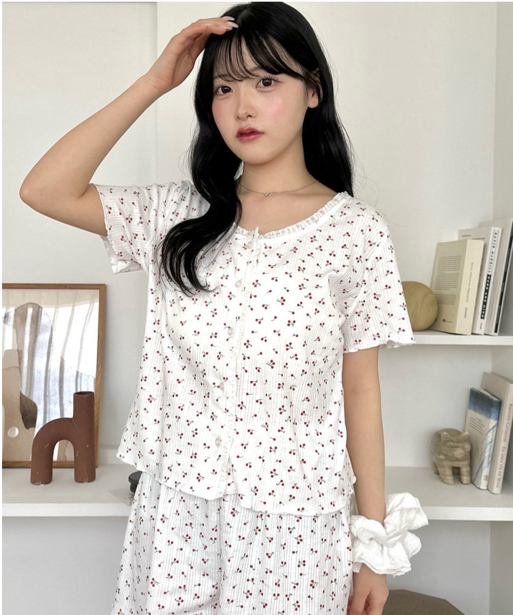 柄３：チェリー　モデル：155cm F着用