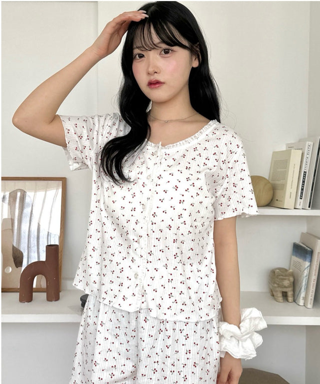 柄３：チェリー　モデル：155cm F着用