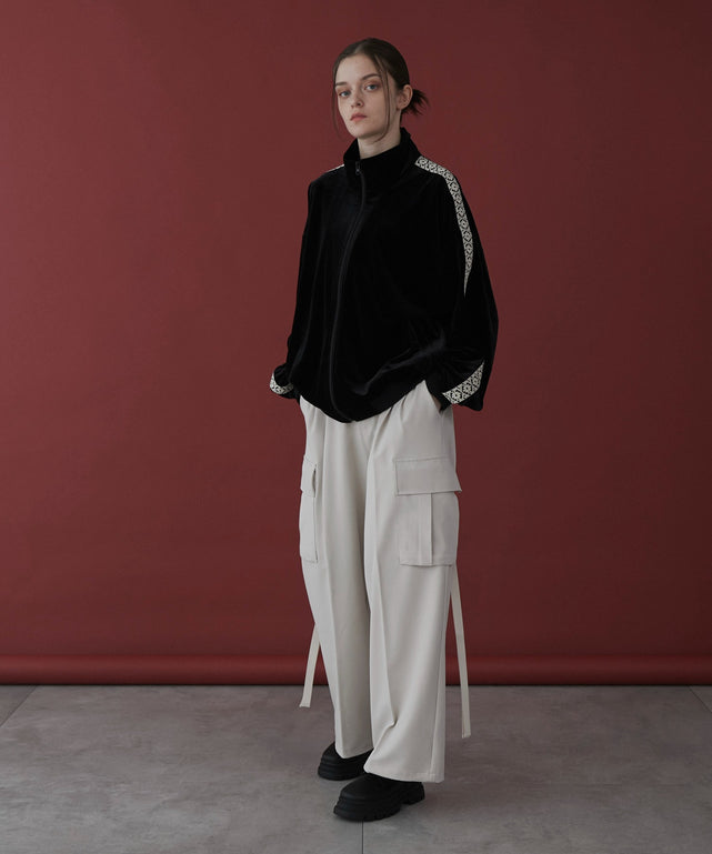 ブラック モデル：173cm L着用