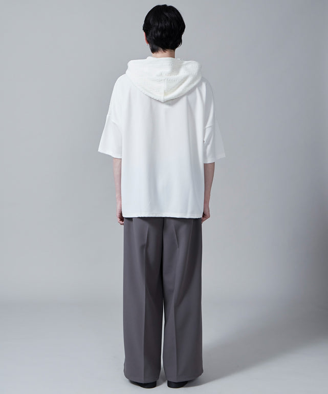 ホワイト モデル：180cm L着用