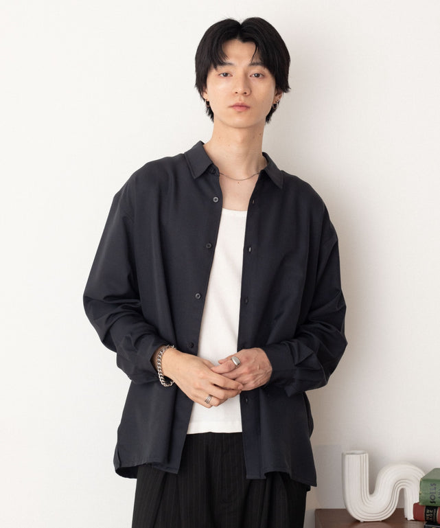 ルーズシルエットボックスシャツ（LS）/チャコール モデル：180cm L着用