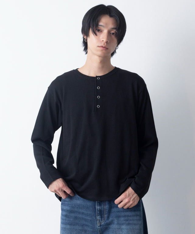 リングドットヘンリーネックニットプルオーバー/ブラック モデル：180cm L着用