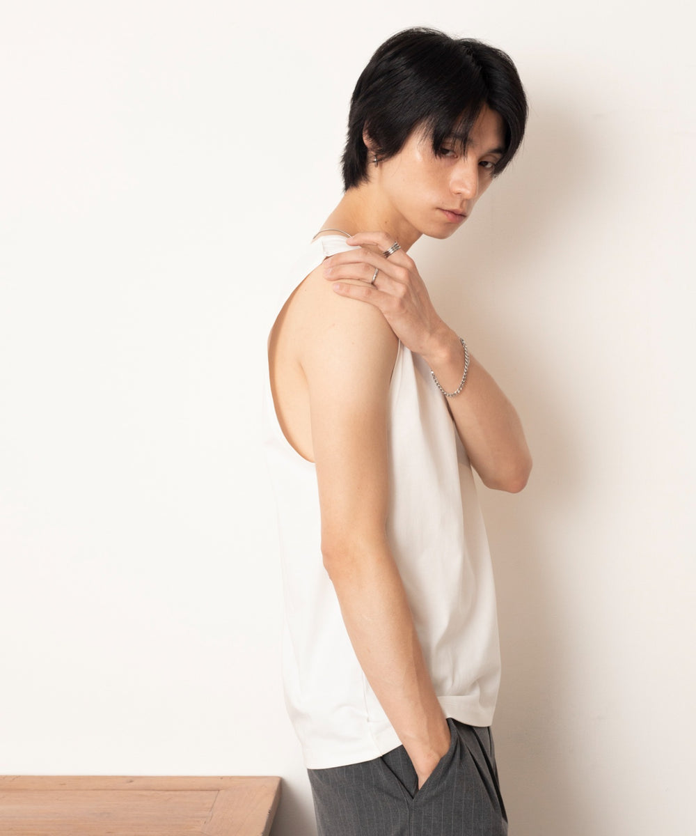 ホワイト モデル：180cm L着用