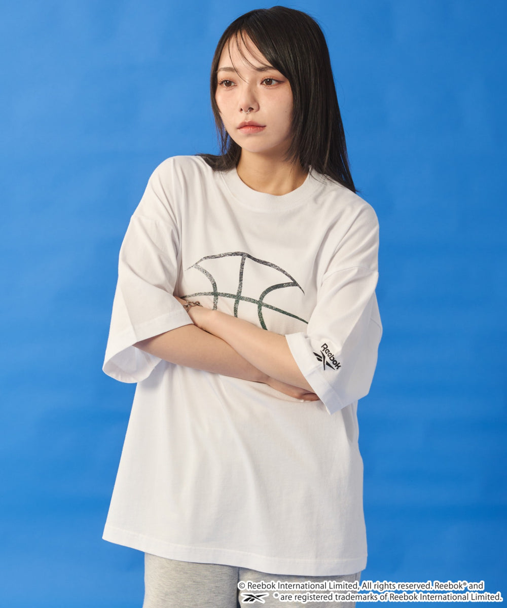 ホワイト　モデル:159cm M着用