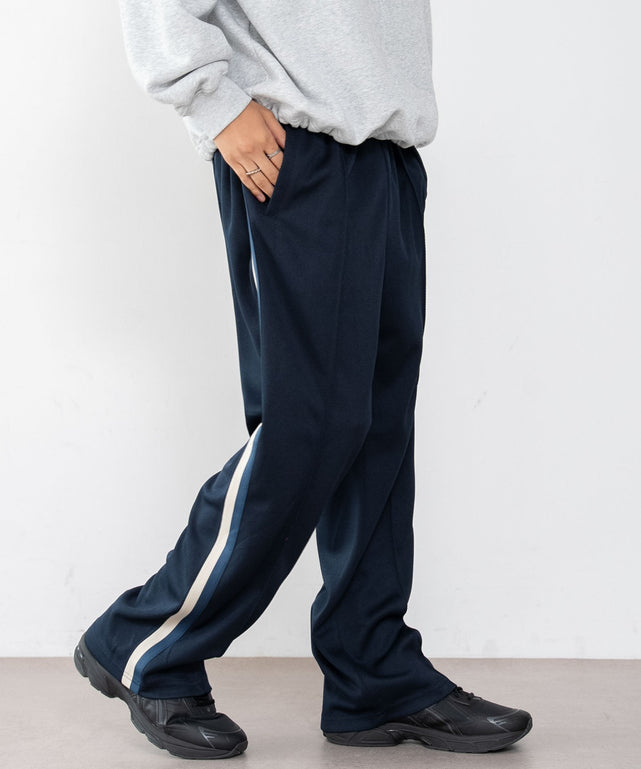 Kaepaトラックパンツ/ネイビー　モデル：180cm L着用