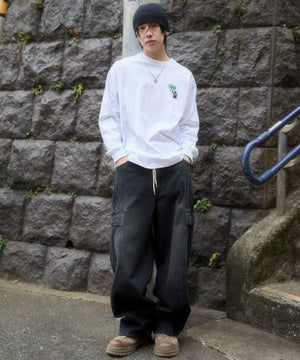 ホワイト　モデル：175cm L着用