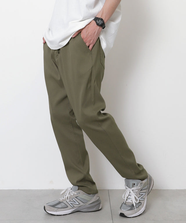 カーキ　モデル：175cm L着用