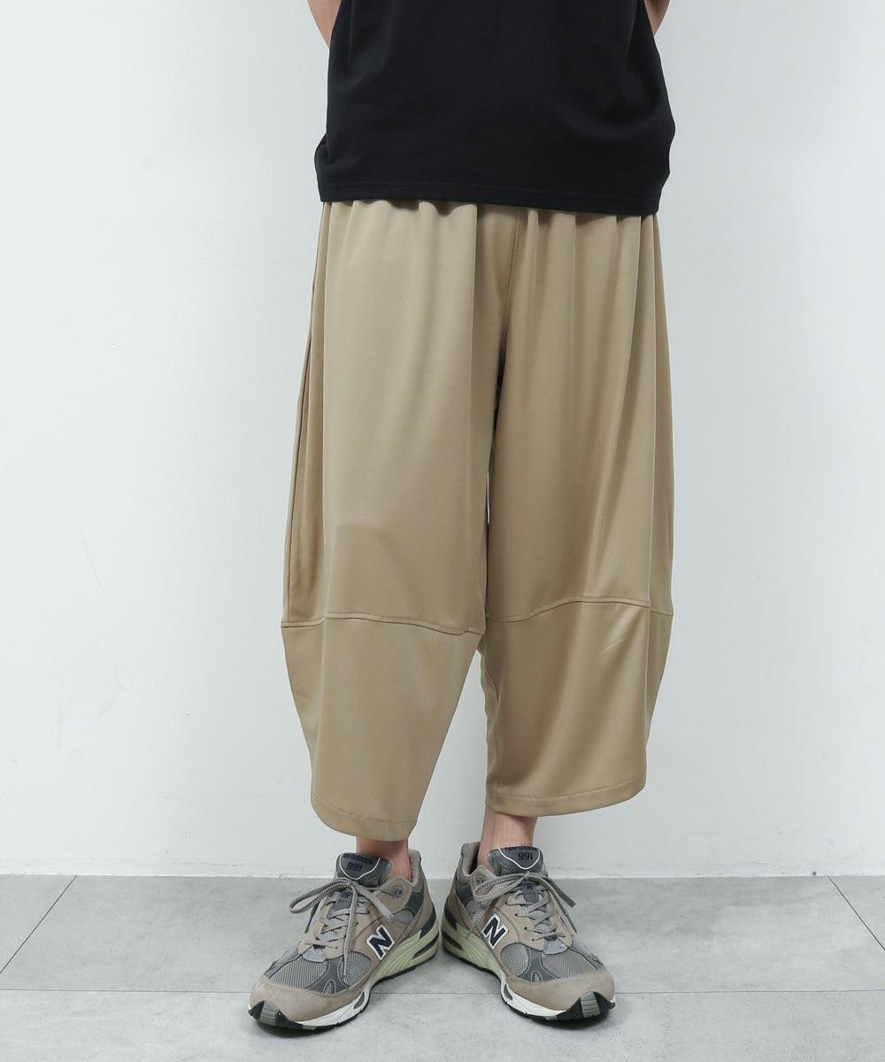 ベージュ モデル：175cm L着用