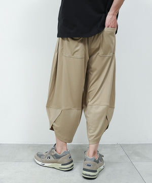 ベージュ モデル：175cm L着用