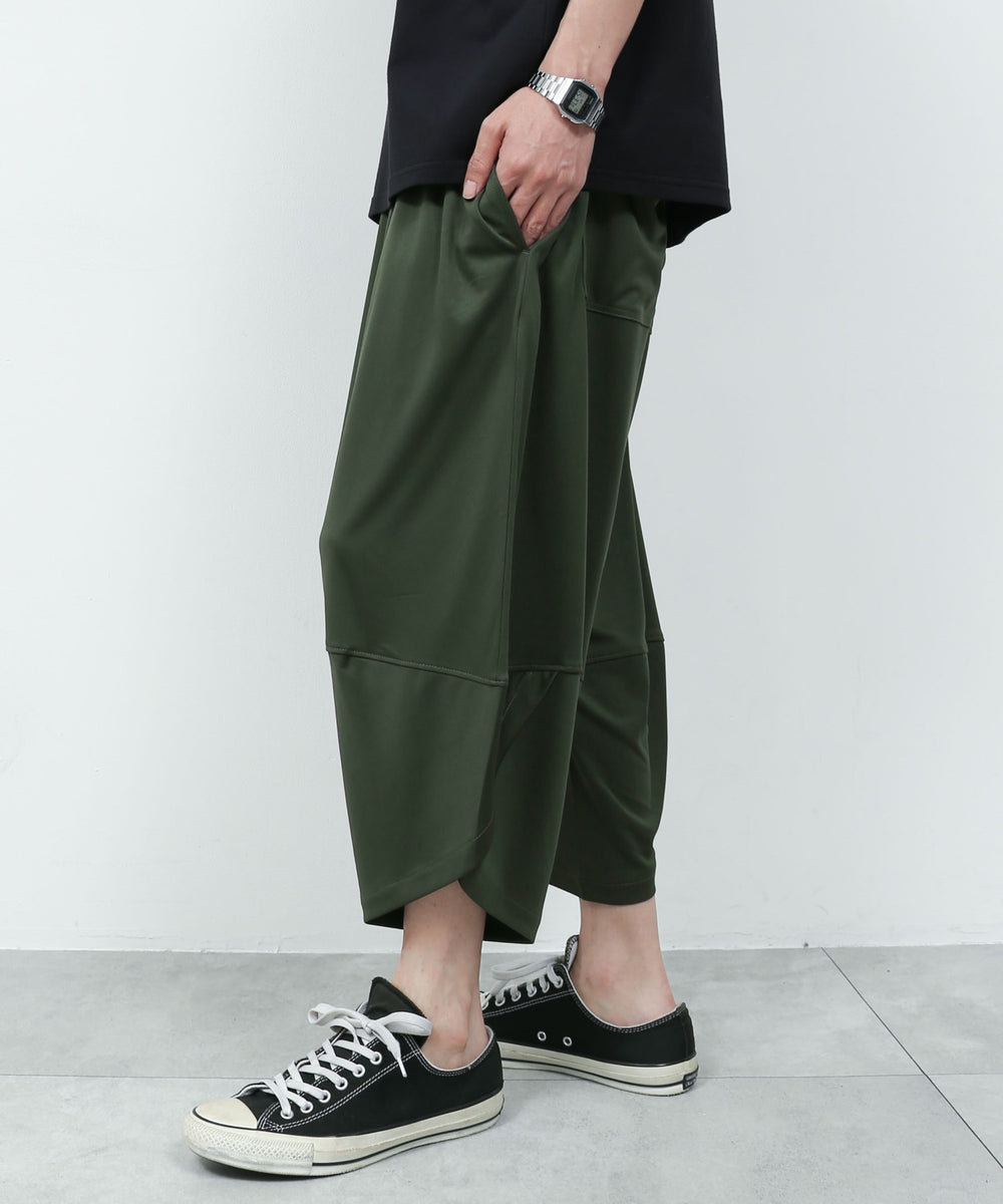 カーキ モデル：175cm L着用