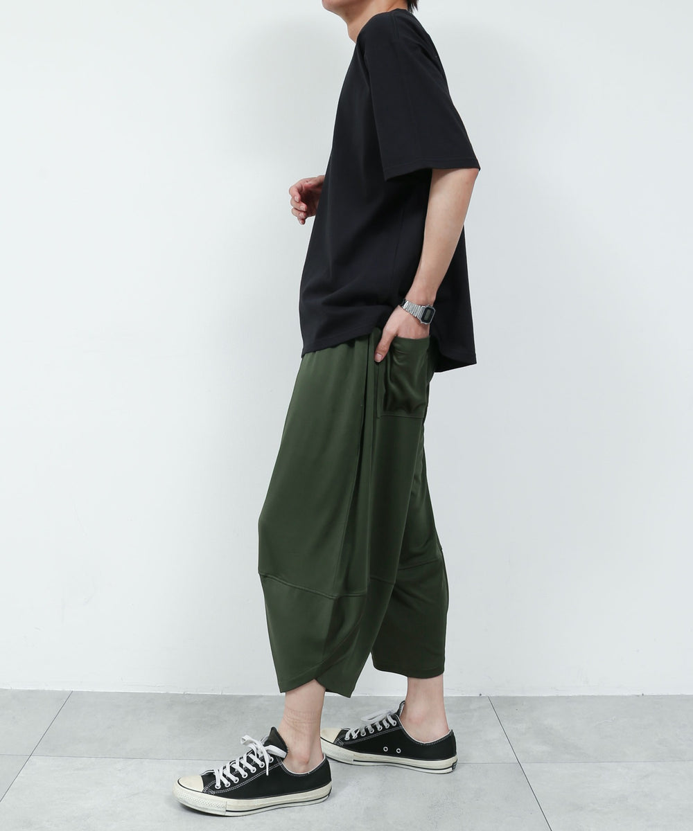 カーキ モデル：175cm L着用