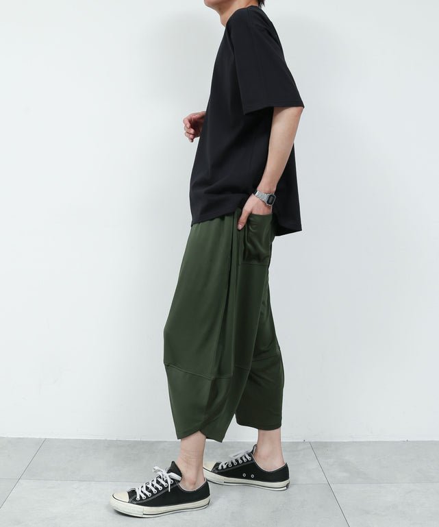 カーキ モデル：175cm L着用