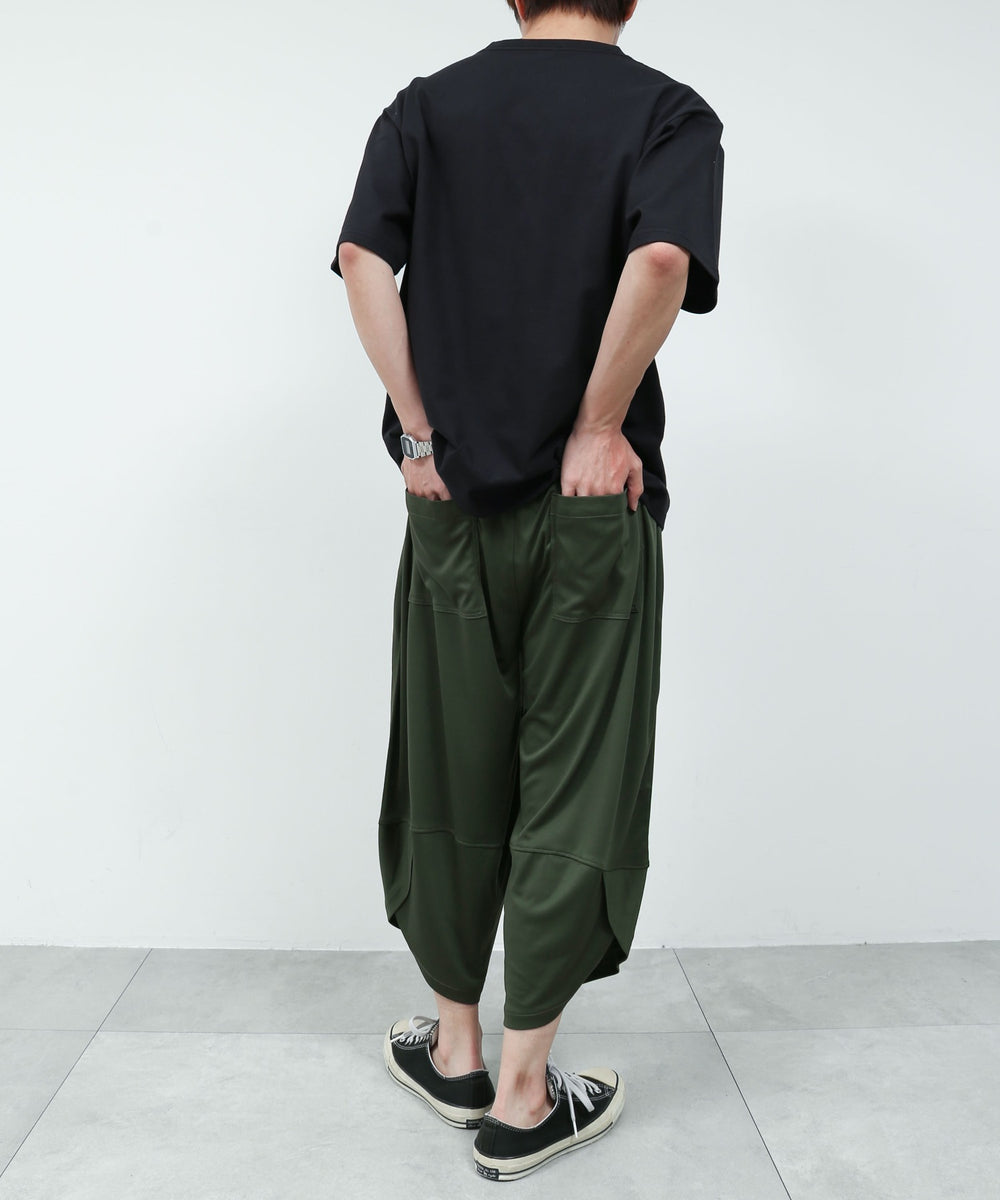 カーキ モデル：175cm L着用