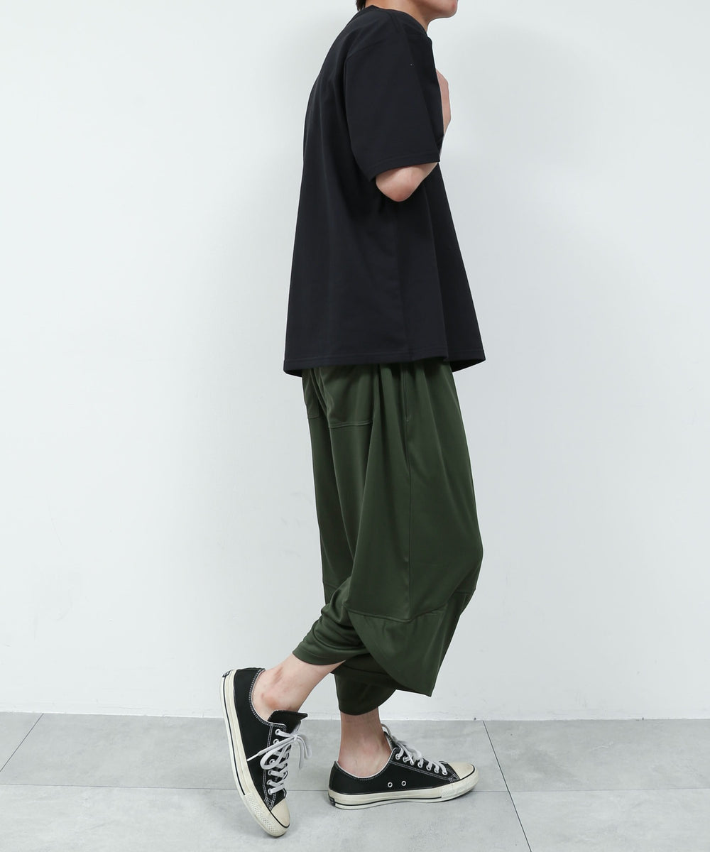 カーキ モデル：175cm L着用